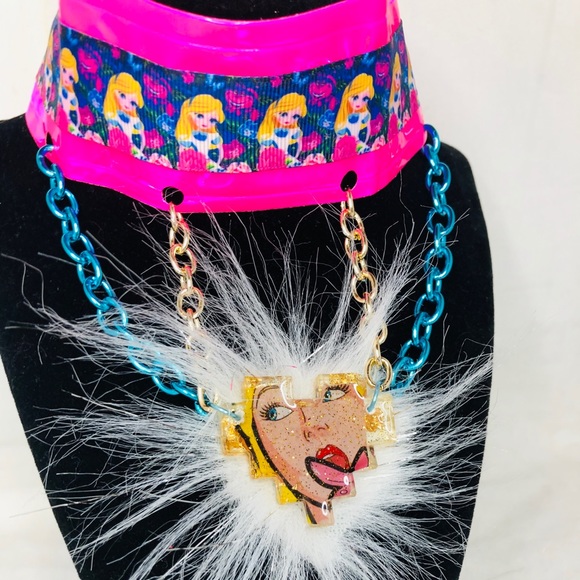 Alice in wonderland necklace - Picture 2 of 4